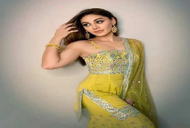 Fashion: ईद पर पीले रंग की इस ड्रेस में अभिनेत्री शेफाली जरीवाला ने ढाया कहर
