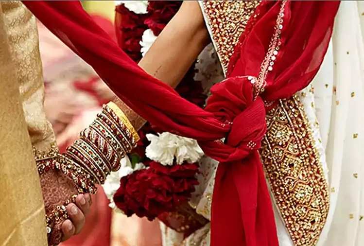 Corona काल में हुई एक अनोखी शादी, मुंबई में पंडित ने पढ़े मंत्र औैर दूल्हा-दुल्हन ने कनाडा में लिए फेरे