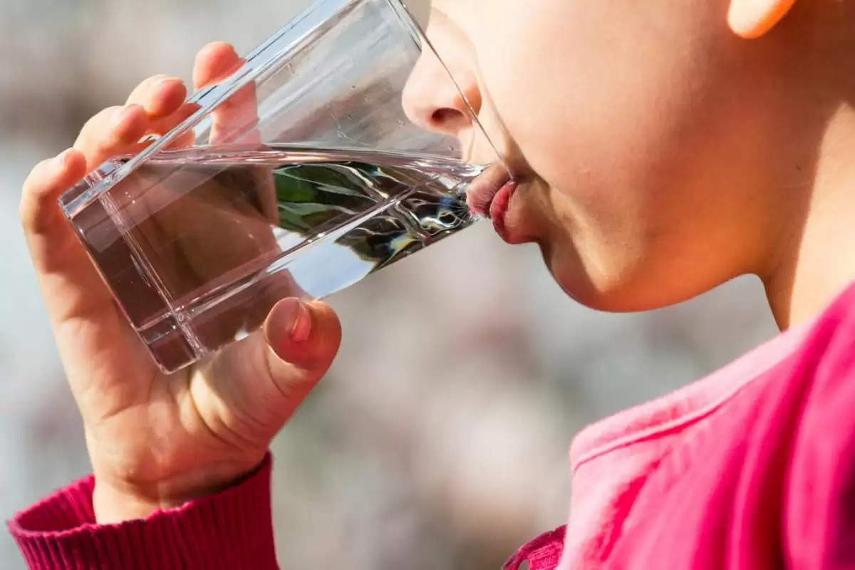 Health Tips- क्या आप कम पानी पीते हैं, तो हो जाएं सावधान