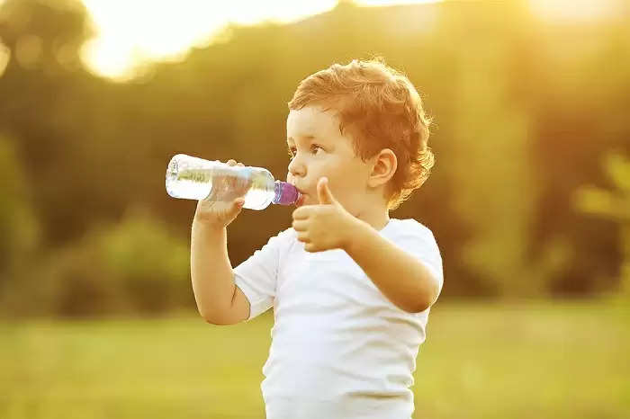 Health Tips- सर्दियों में बच्चे नहीं पी रहे हैं पानी, हो रही है डिहाइड्रेशन की समस्या, इन फलों से दूर करें पानी की कमी