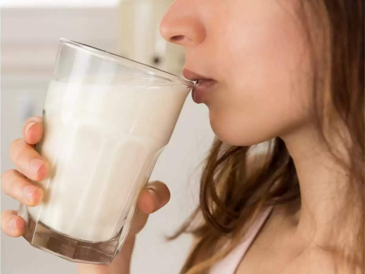 Health Tips-  क्या आप दूध को बार बार गर्म करते हैं, हो जाएं सावधान