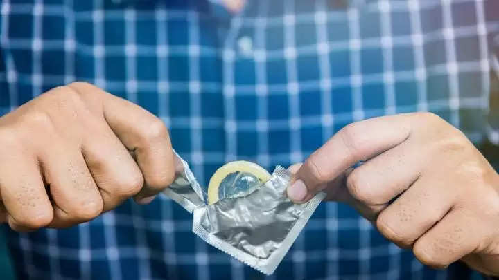 Facts- जानिए पुरुष कंडोम का इस्तेमाल करने से क्यों करते है परहेज