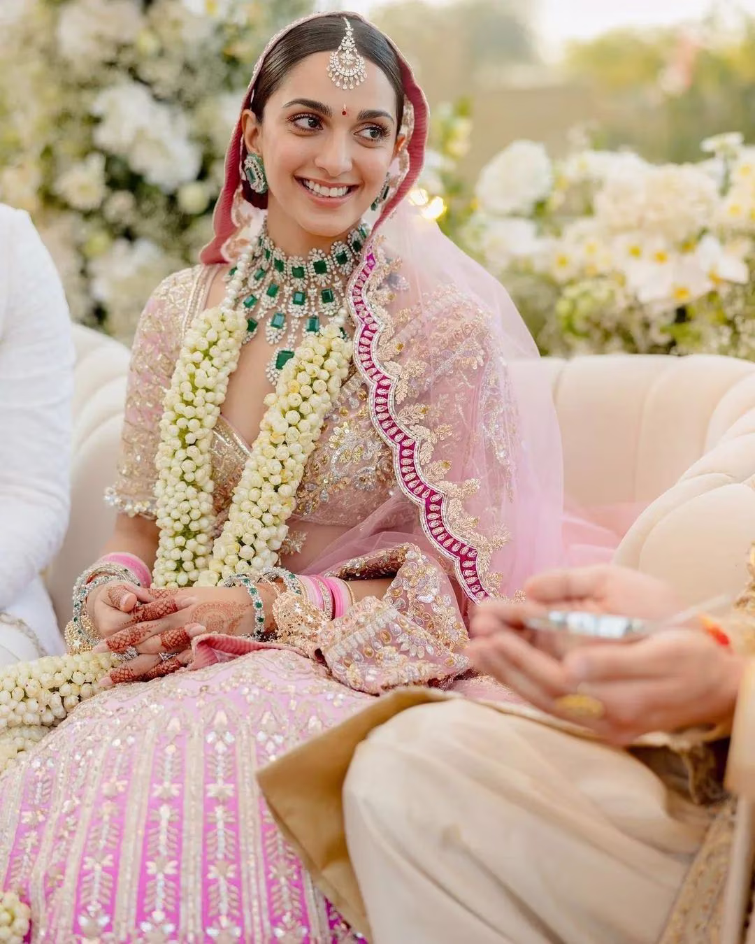 PICS- सिद्धार्थ और कियारा की अनसीन वैडिंग फोटोज आपकी नजरें रोक देगी, देखें तस्वीरें