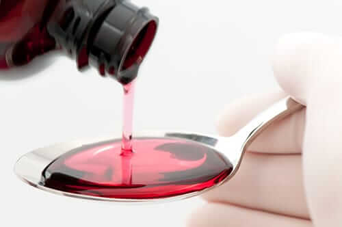 Cough syrup: कफ सिरप का ज्यादा सेवन सेहत के लिए है बेहद खतरनाक, जानिए क्यों